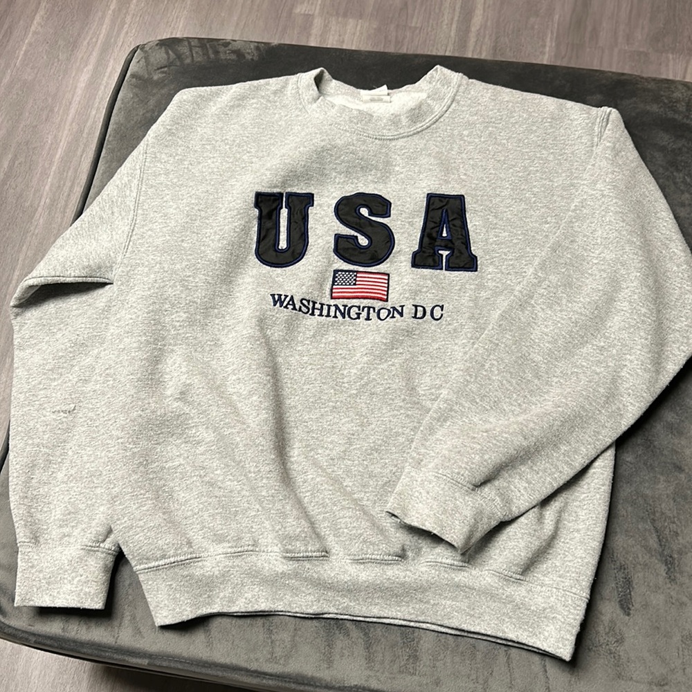 Golden Heavy Blend crewneck, Medium
